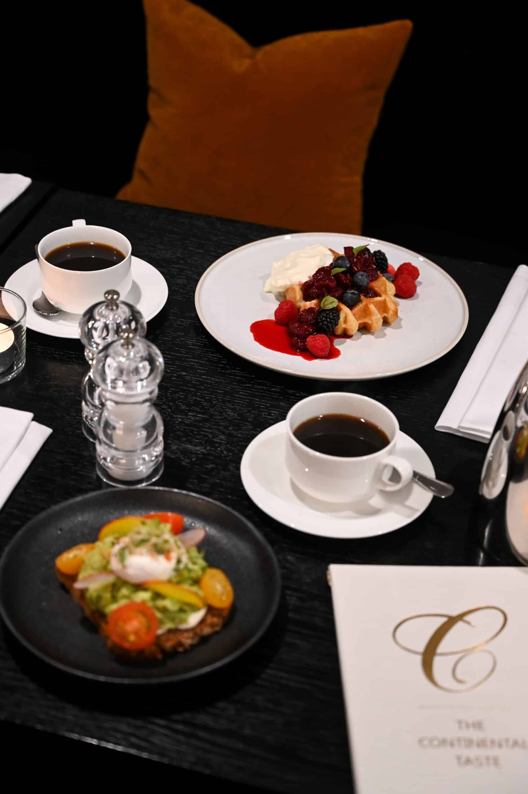 Breakfast restaurant Caroline offers a varied selection of breakfast dishes and fresh coffee in elegant surroundings.